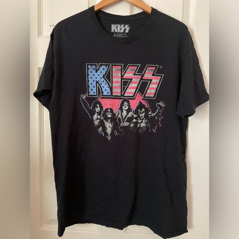 Kiss I Want To Rock 1976 Live in Concert Mens T Shirt. Black. Size Large